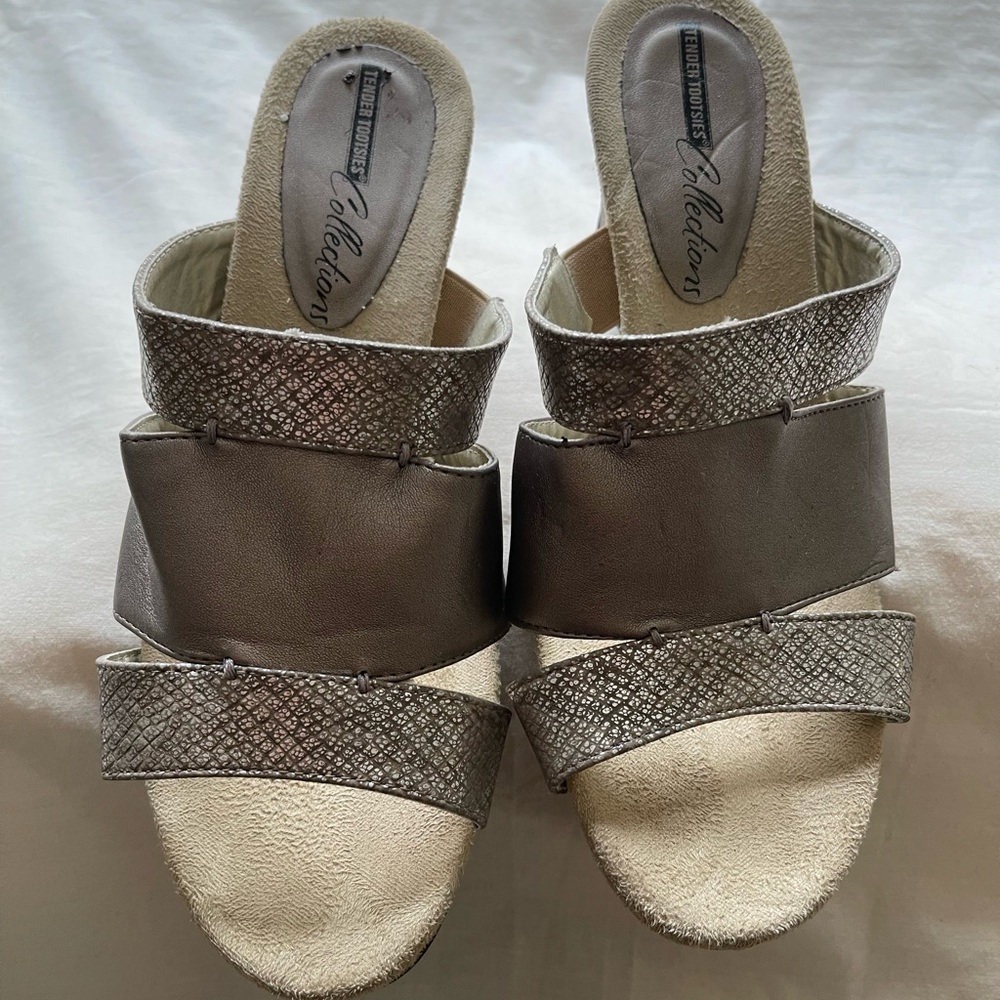Tender Tootsies Collections, wedge-heeled sandals.  Neutral/Metallic, Size 10.